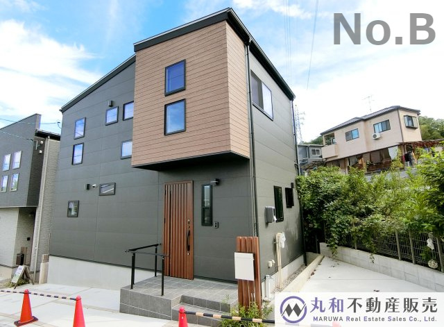 広島市安佐南区長束西１丁目　新築一戸建て（全2棟）の外観|洗練された外観デザイン