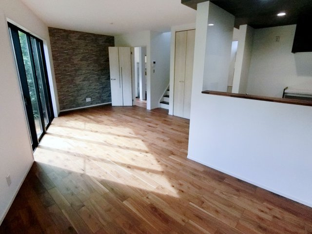 広島市安佐南区長束西１丁目　新築一戸建て（全2棟）の居間・リビング|ゆったり過ごせるリビングです