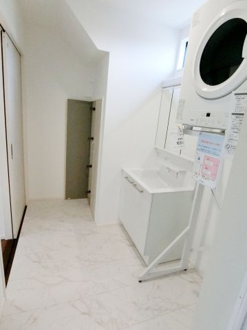 広島市安佐南区長束西１丁目　新築一戸建て（全2棟）の独立洗面台|忙しい朝にも嬉しい洗髪洗面化粧台