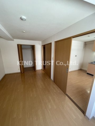 天5ミヤコビルの居間・リビング|ゆったりとした居間です