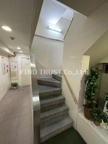 天5ミヤコビルのロビー|落ち着いたロビーです