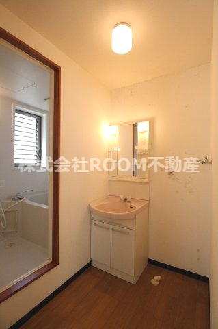 コート野﨑の洗面所|広い洗面スペース