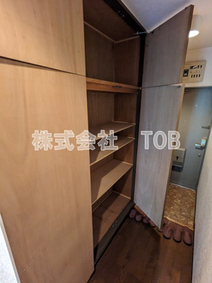 【設備】 | ファインコート西つつじヶ丘 | 玄関収納※クリーニング中の撮影※