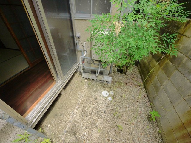木津川市木津宮ノ裏貸家の庭