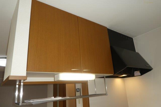 コートタウン西岡Ｂのキッチン|キッチン上収納