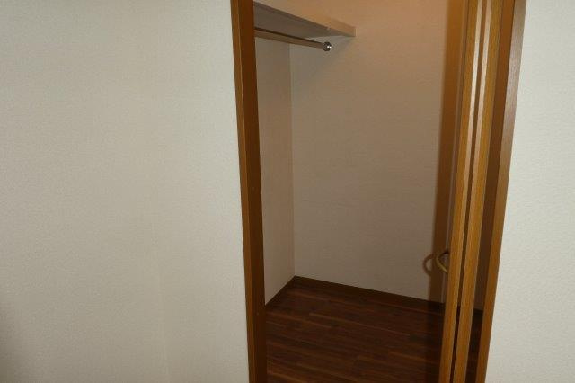 コートタウン西岡Ｂの収納|ウォークインクローゼット