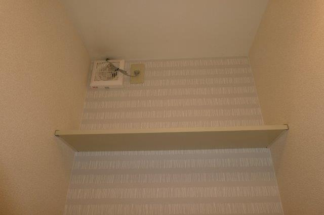 コートタウン西岡Ｂのトイレ|トイレ棚