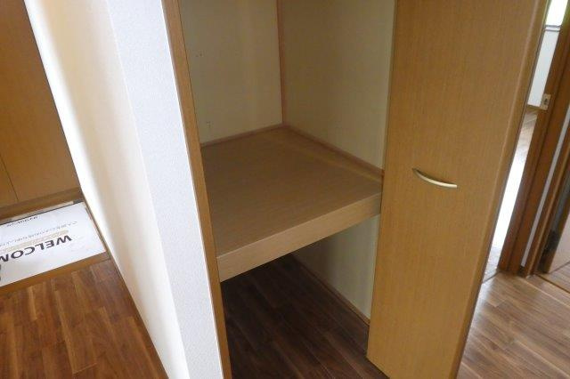 コートタウン西岡Ｂの収納|廊下収納