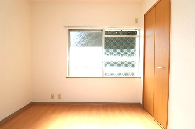 高知市薊野北町２丁目の賃貸マンションの洋室|ゆったりした洋室です
※間取り反転の場合あり、内装が若干異なる場合がございます