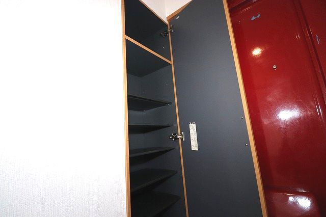 高知市薊野北町２丁目の賃貸マンションの収納|収納のためのスペースです
※間取り反転の場合あり、内装が若干異なる場合がございます