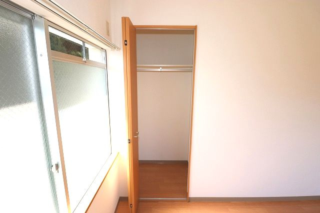 高知市薊野北町２丁目の賃貸マンションの収納|ちょっとした収納スペースも充実しています
※間取り反転の場合あり、内装が若干異なる場合がございます