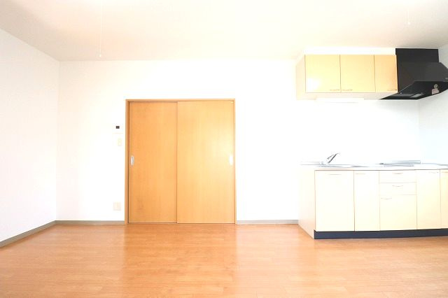 高知市薊野北町２丁目の賃貸マンションの居間・リビング|ゆったりとしたリビングです
※間取り反転の場合あり、内装が若干異なる場合がございます