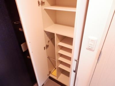プレサンス京都五条天使突抜の収納|シューズＢＯＸ
