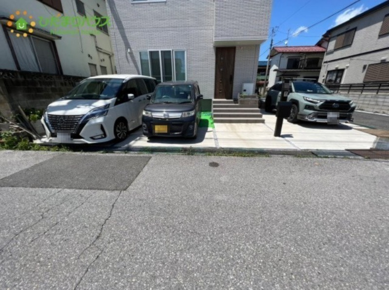 蓮田市閏戸　中古一戸建ての駐車場