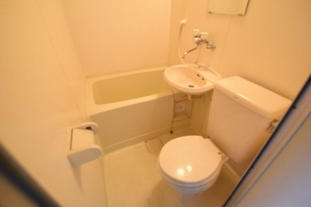 ケントピア本中山Ｄの浴室|3点ユニットバスです