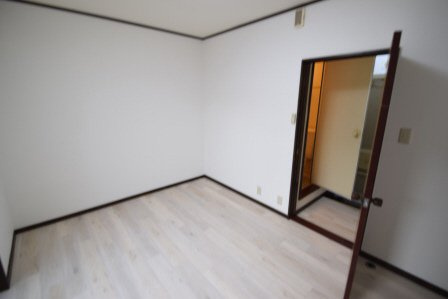 ケントピア本中山Ｄの居間・リビング|ＣＦに張替済です