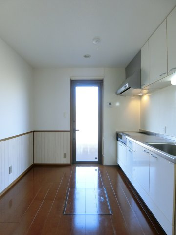 パル カヤクラC棟のキッチン|イメージ102号室の写真（反転あり）