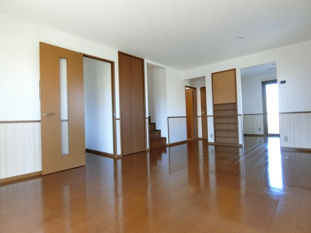 パル カヤクラC棟の居間・リビング|イメージ102号室の写真（反転あり）