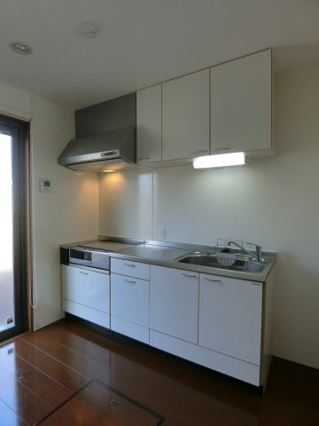 パル カヤクラC棟のキッチン|イメージ102号室の写真（反転あり）