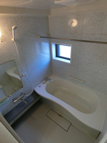 パル カヤクラC棟の浴室|イメージ102号室の写真（反転あり）