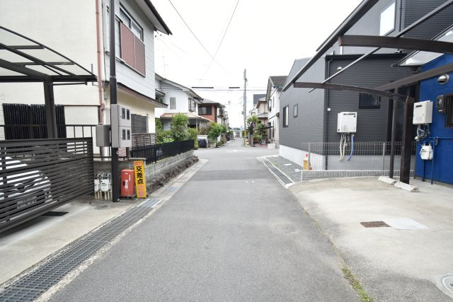 向日市鶏冠井町稲葉戸建の周辺|前面道路
