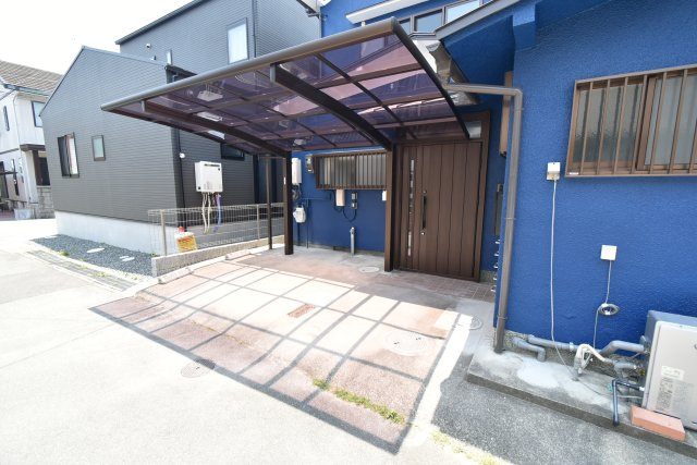 向日市鶏冠井町稲葉戸建の駐車場|敷地内（小型車位まで）