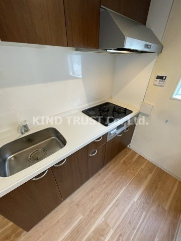 LuXe中津Ⅱのキッチン|コンパクトなキッチンで掃除もラクラク