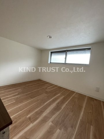 LuXe中津Ⅱの居間・リビング|こちらのリビングで趣味の時間をお楽しみください