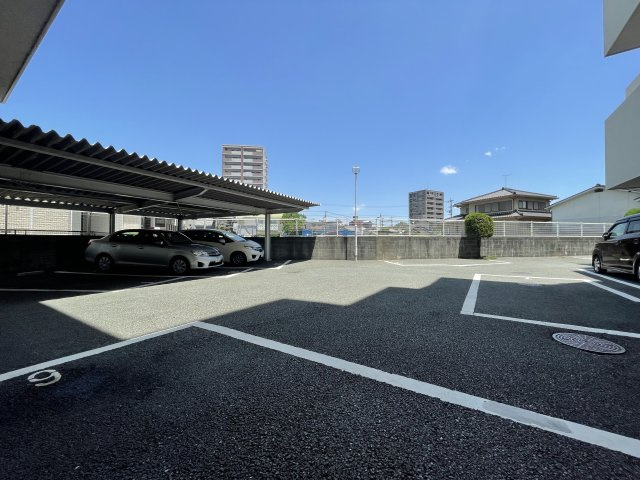 エクセレントパレスの駐車場