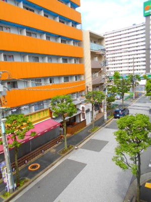 【展望】 | KMビル | 大型スーパーが見えます。