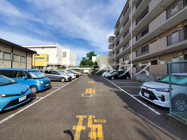 グラース（ＧＲＡＣＥ）の駐車場