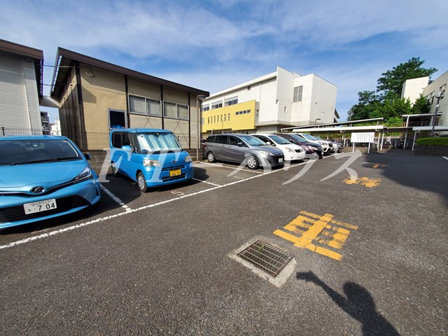 グラース（ＧＲＡＣＥ）の駐車場