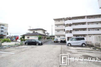 【駐車場】