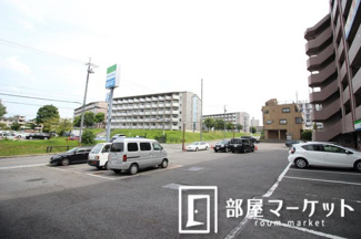 【駐車場】