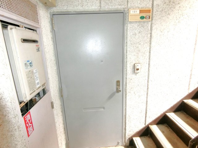 カネオカマンションの玄関