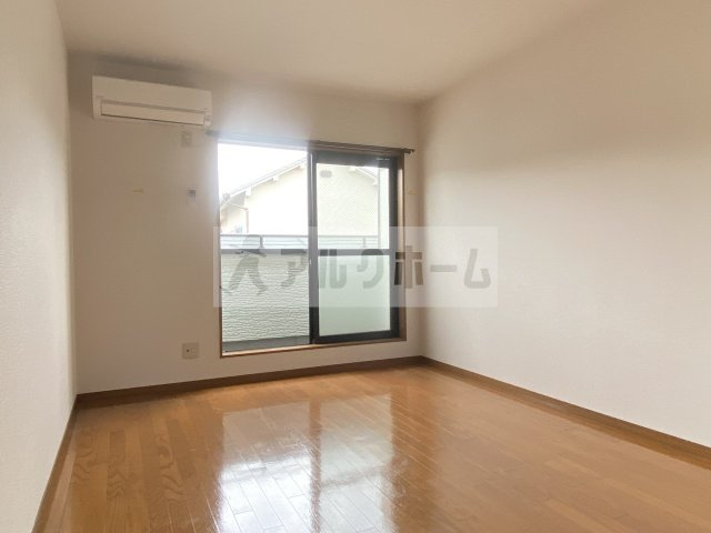 ベルドミール末広3番館の居間・リビング