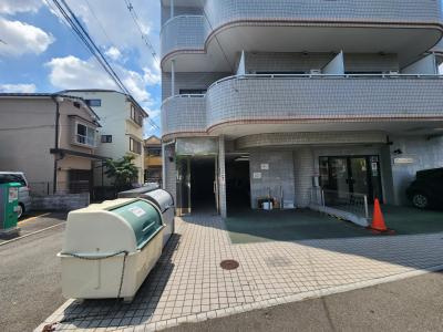 シャトル新御池のエントランス