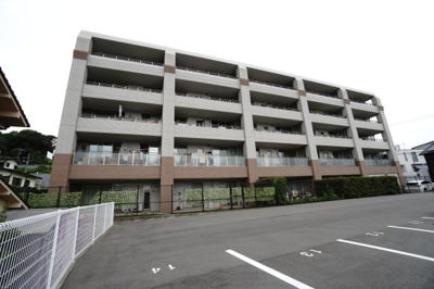 【外観】 | 【上質フルリノベ】パーク・ホームズ古江ウエストコート | 【耐震性】
耐震性の高さを判断するポイントは、
建築確認申請日が1981年6月1日以降の
新耐震基準に適合しているかどうか。
震度６程度の大地震でも
建物が崩壊しないレベルが基準になりました。