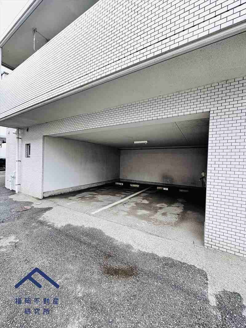 エクレール福重の駐車場