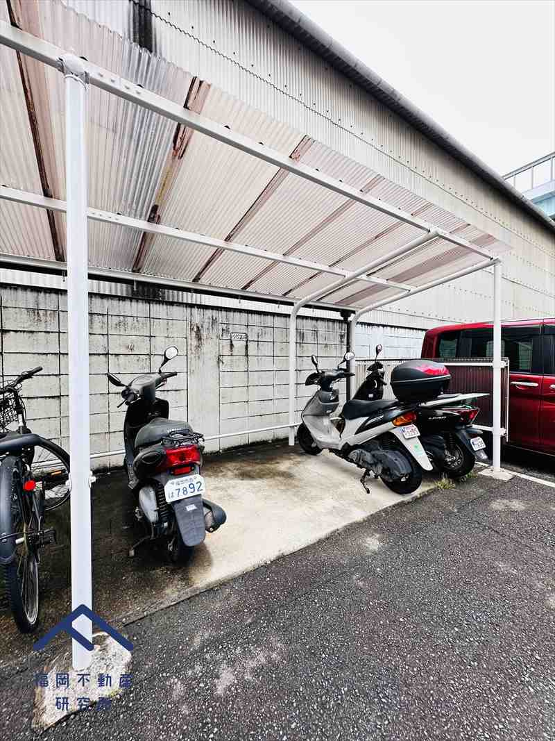 エクレール福重の駐車場