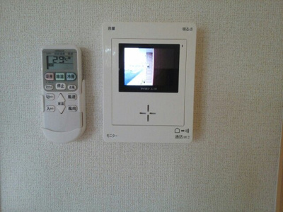 【設備】 | リノ小松原　Ⅱ | TVモニターホン　※同物件、別のお部屋の写真です。