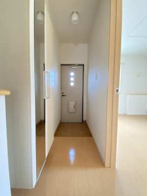 【玄関】 | リノ小松原　Ⅱ | ※同物件、別のお部屋の写真です。