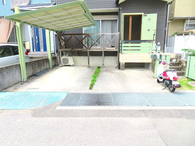 香美市 土佐山田町 中古戸建ての駐車場