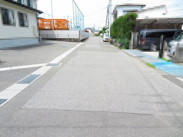 香美市 土佐山田町 中古戸建ての前面道路含む現地写真