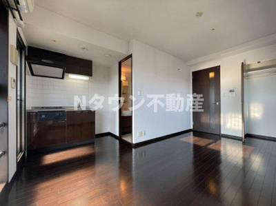 【居間・リビング】 | プレミアムコート名古屋金山インテルノ | ゆったり過ごせる居間です