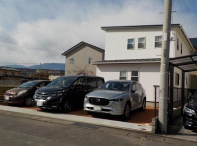 【駐車場】 | 中古戸建　甲府市貢川2丁目 | 車をお持ちの方に嬉しい駐車場付きの物件です