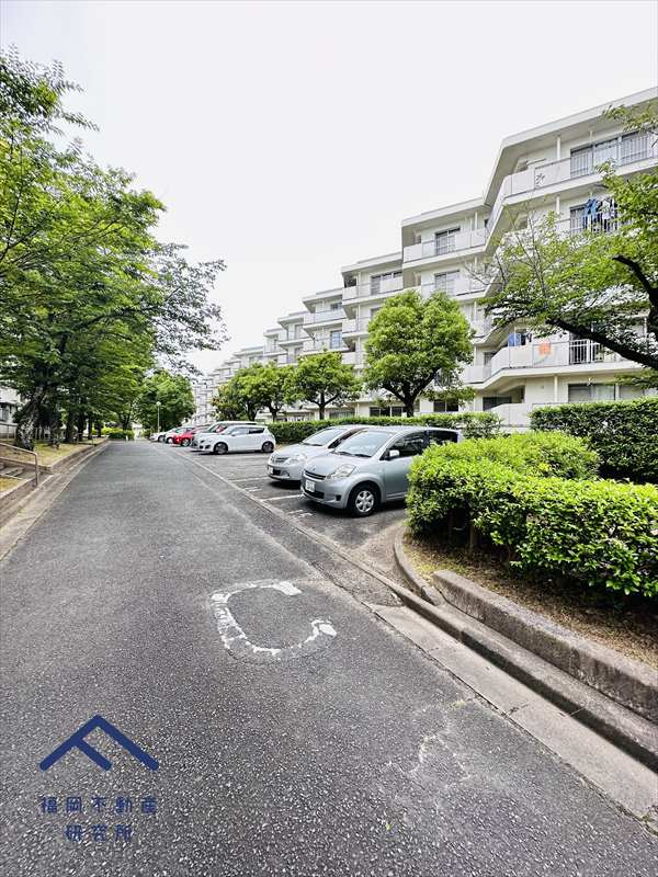 美室団地4号棟の駐車場