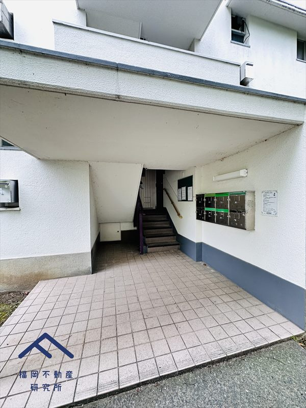 美室団地4号棟のエントランス