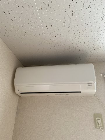 双葉ハイツの設備|洋室にエアコンが一台ついています。