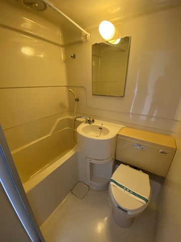双葉ハイツの浴室|お風呂とトイレが一緒になっているアメリカンスタイルです。